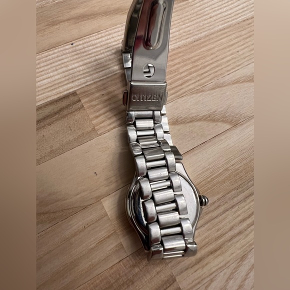 Citizen Eco Drive Ladies Watch Genuine Diamonds Mother of Pearl Dial Date Window - Picture 8 of 11